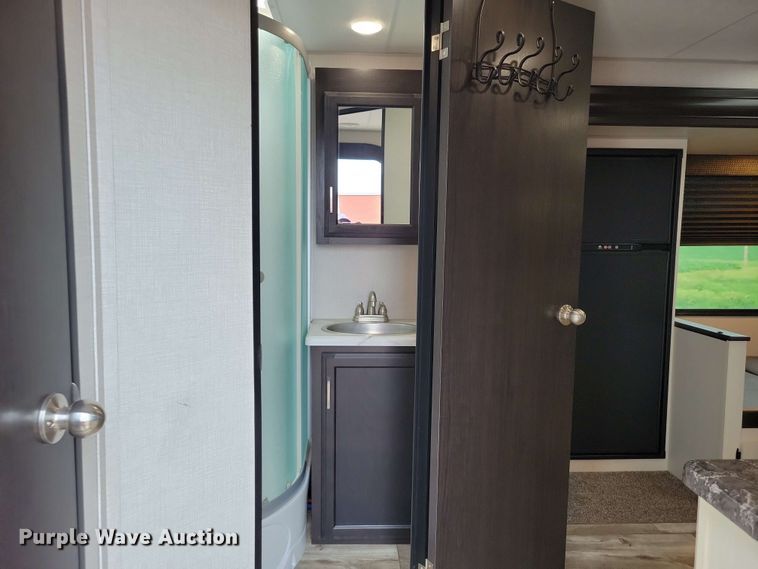 image for item DX7093 2021 Venture Stratus 231VRB camper