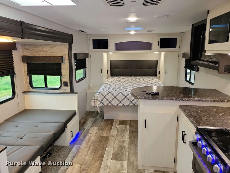 image for item DX7093 2021 Venture Stratus 231VRB camper