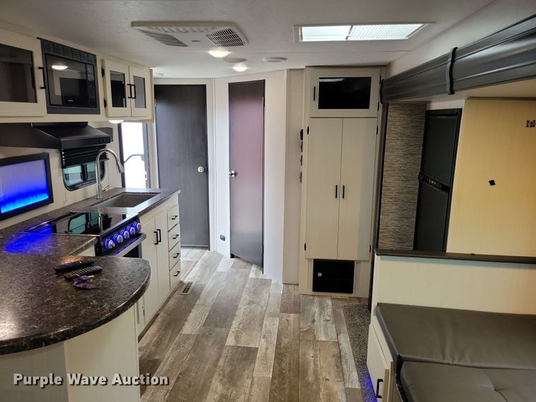 image for item DX7093 2021 Venture Stratus 231VRB camper