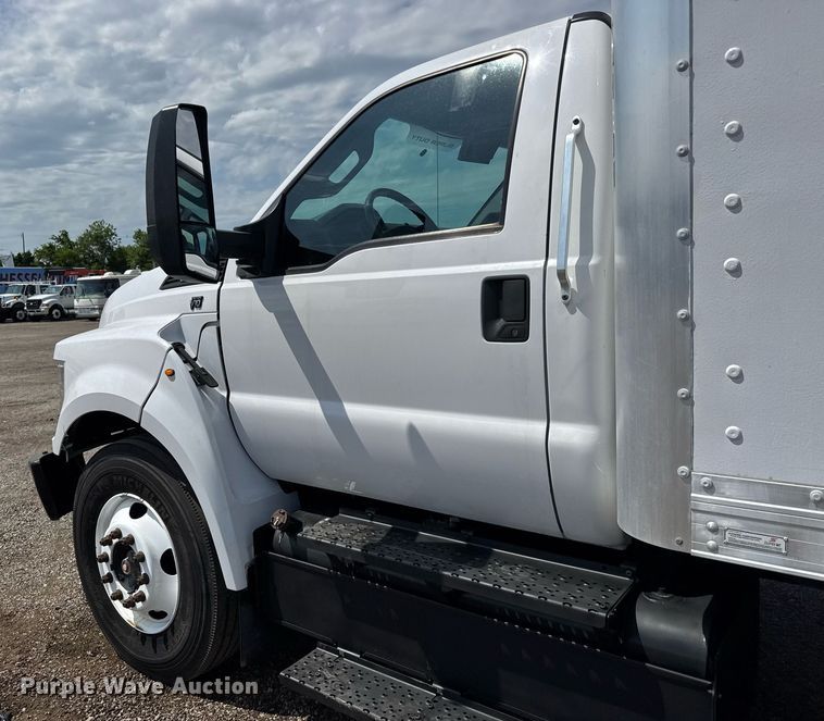 image for item DY0054 2017 Ford F650 box truck