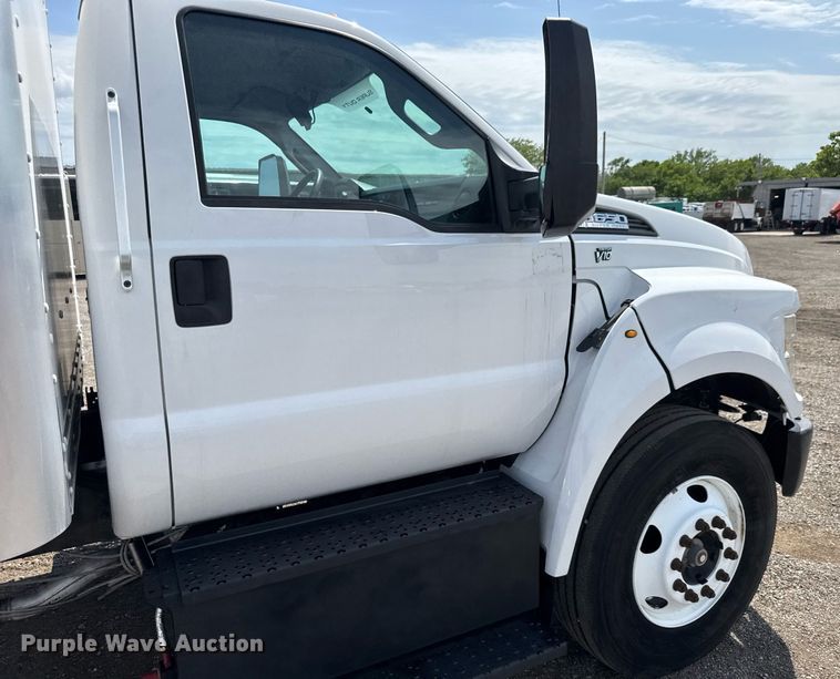 image for item DY0054 2017 Ford F650 box truck