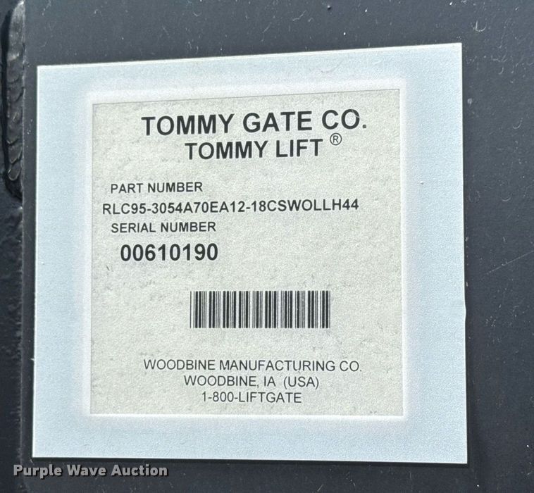 image for item DY0054 2017 Ford F650 box truck