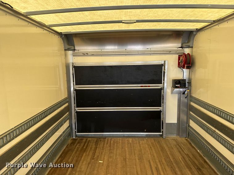 image for item DY0054 2017 Ford F650 box truck