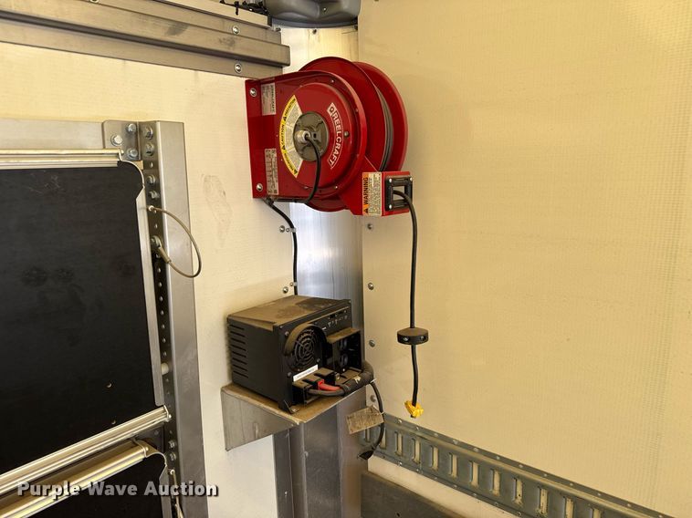 image for item DY0054 2017 Ford F650 box truck