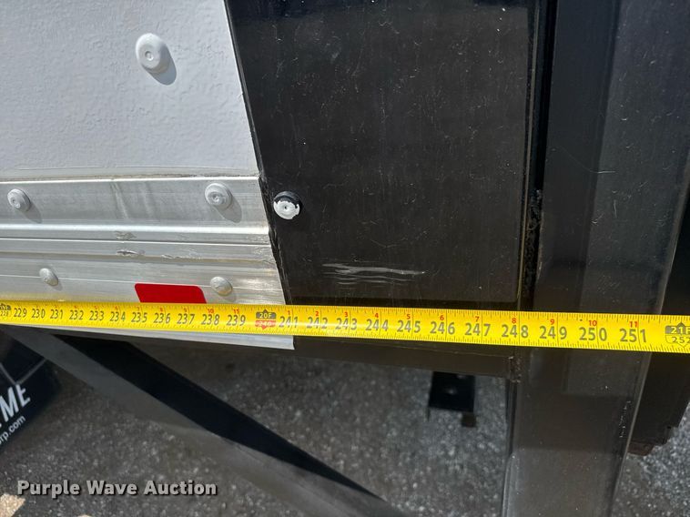 image for item DY0054 2017 Ford F650 box truck