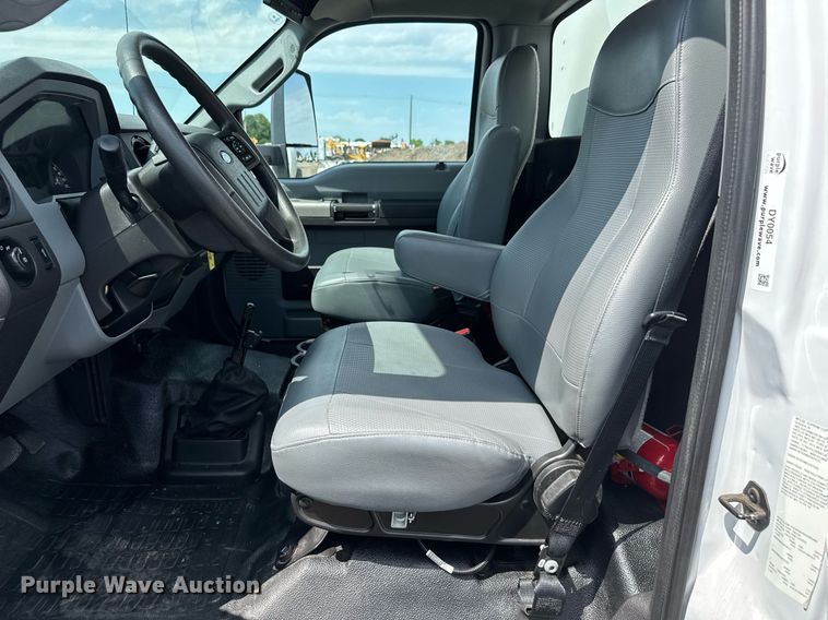 image for item DY0054 2017 Ford F650 box truck