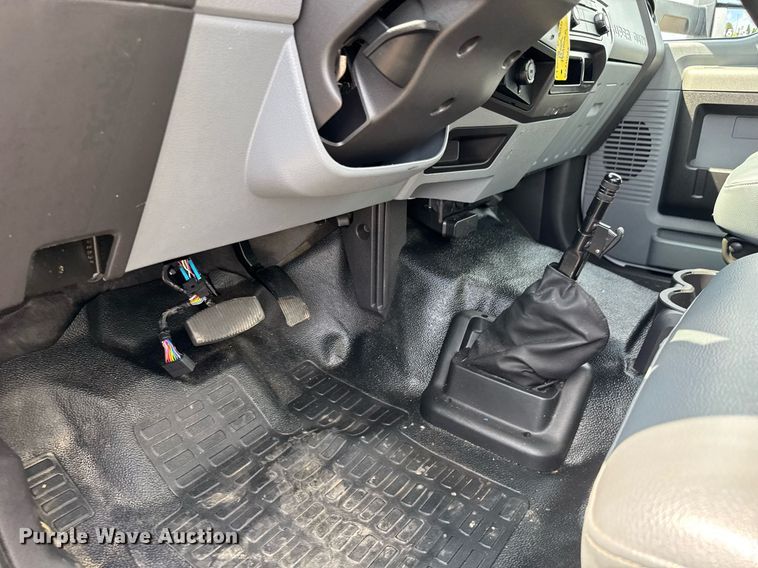 image for item DY0054 2017 Ford F650 box truck