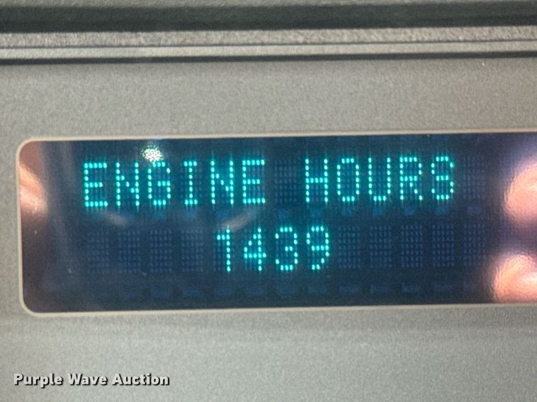 image for item DY0054 2017 Ford F650 box truck