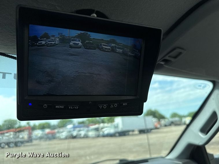 image for item DY0054 2017 Ford F650 box truck