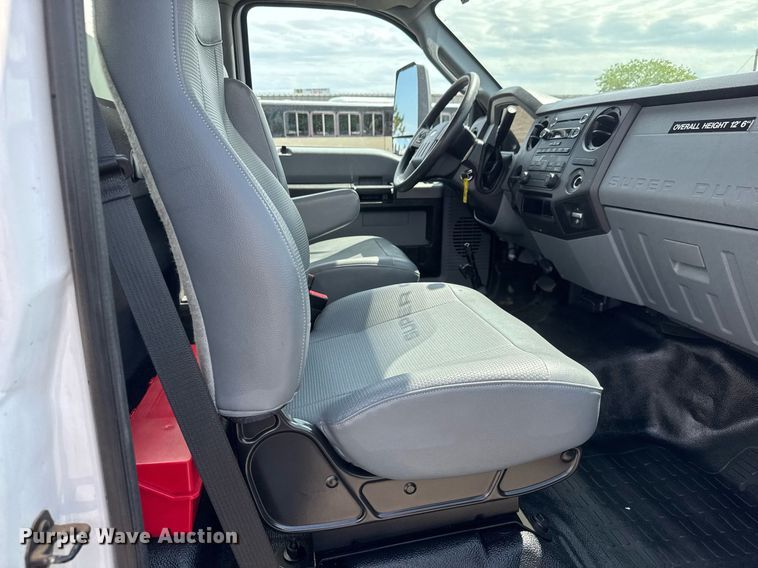 image for item DY0054 2017 Ford F650 box truck