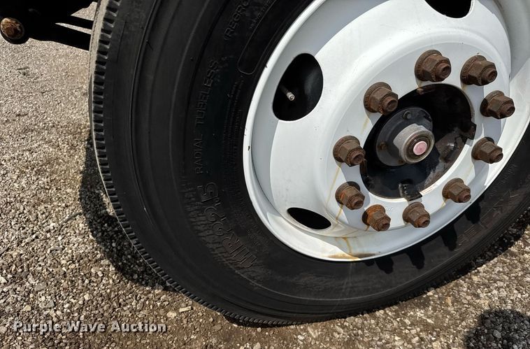 image for item DY0054 2017 Ford F650 box truck