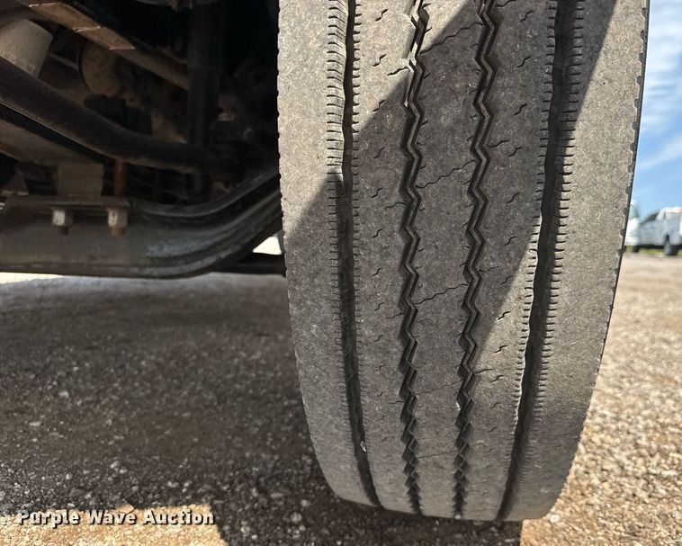 image for item DY0054 2017 Ford F650 box truck