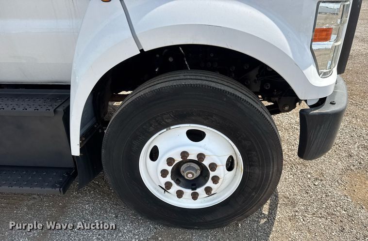 image for item DY0054 2017 Ford F650 box truck