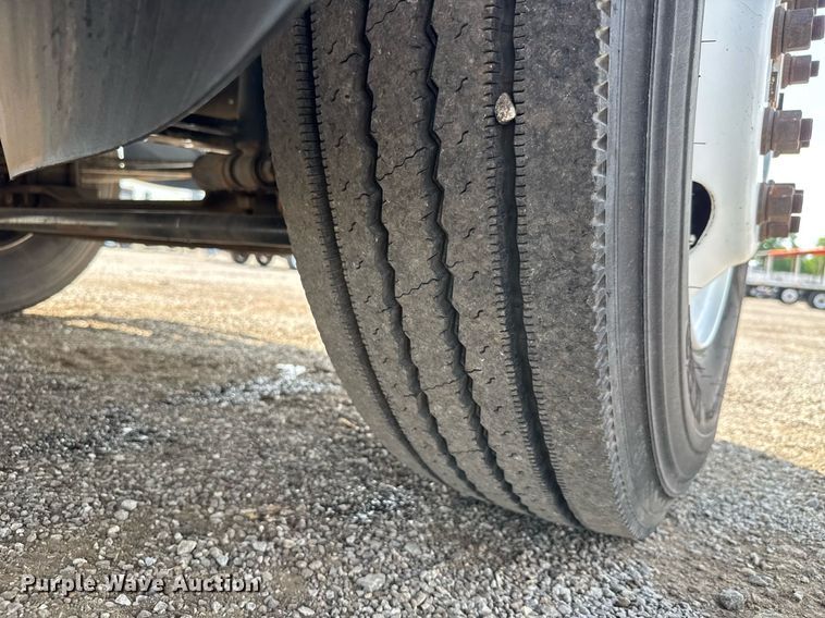 image for item DY0054 2017 Ford F650 box truck