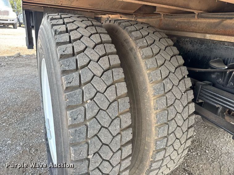 image for item DY0054 2017 Ford F650 box truck