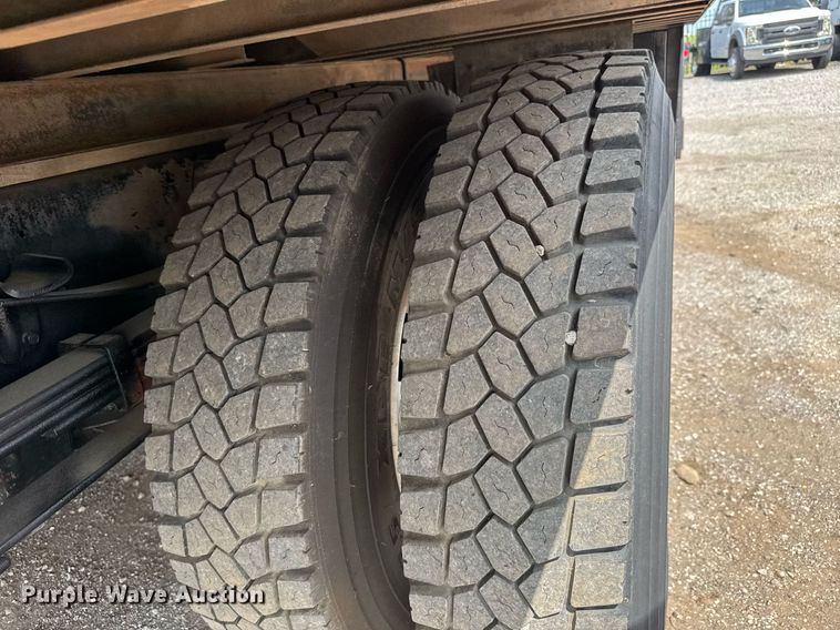 image for item DY0054 2017 Ford F650 box truck