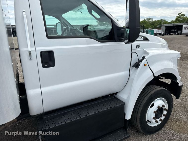 image for item DY0056 2017 Ford F650 box truck