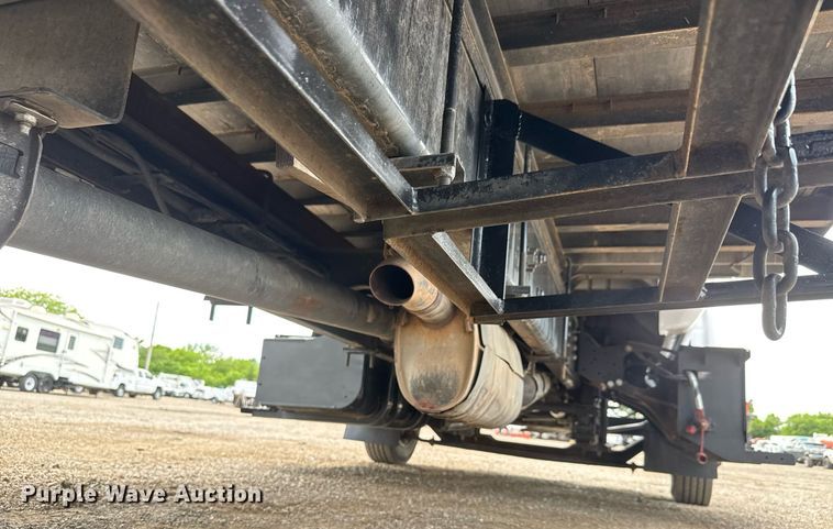 image for item DY0056 2017 Ford F650 box truck