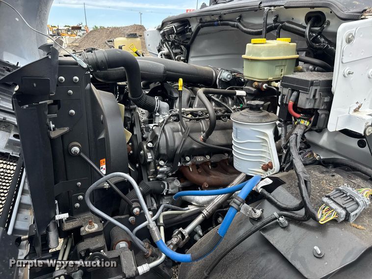 image for item DY0056 2017 Ford F650 box truck