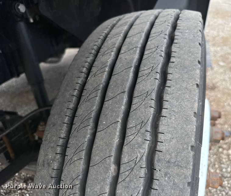 image for item DY0056 2017 Ford F650 box truck