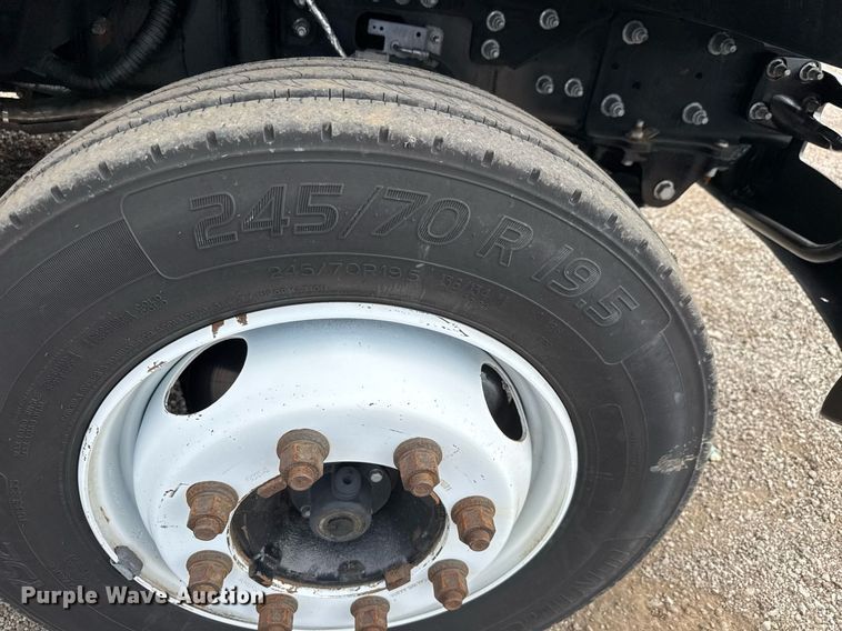 image for item DY0056 2017 Ford F650 box truck