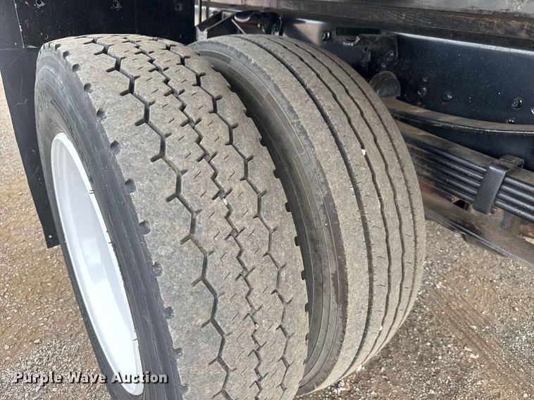 image for item DY0056 2017 Ford F650 box truck