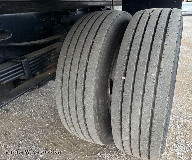 image for item DY0056 2017 Ford F650 box truck