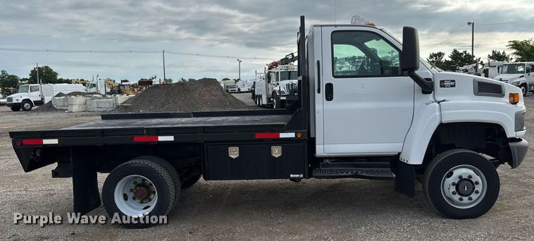 image for item DY0058 2007 GMC C4500 flatbed truck