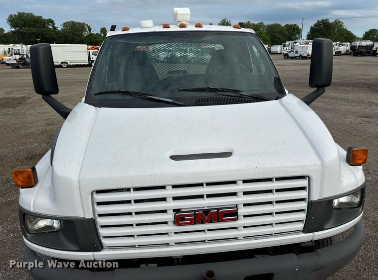 image for item DY0058 2007 GMC C4500 flatbed truck