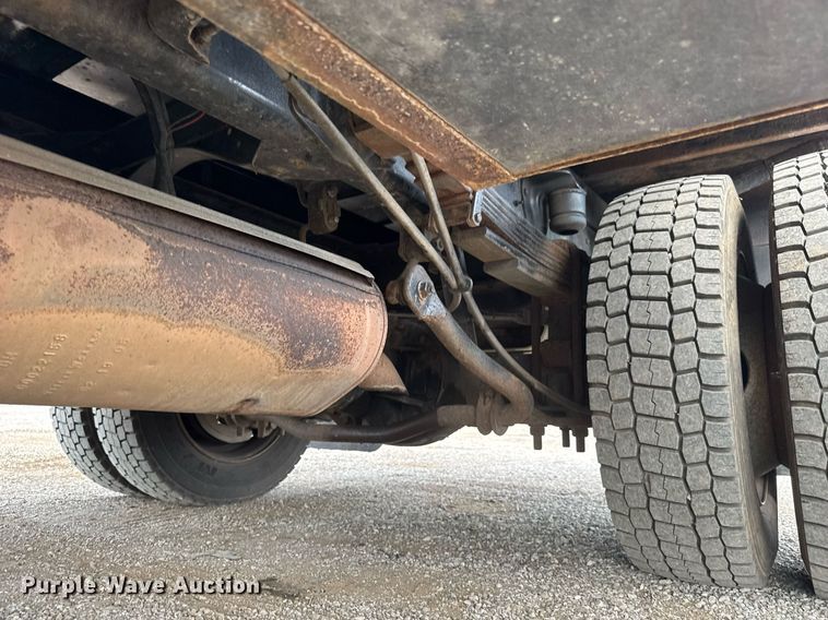 image for item DY0058 2007 GMC C4500 flatbed truck