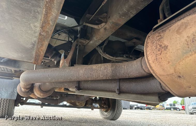 image for item DY0058 2007 GMC C4500 flatbed truck