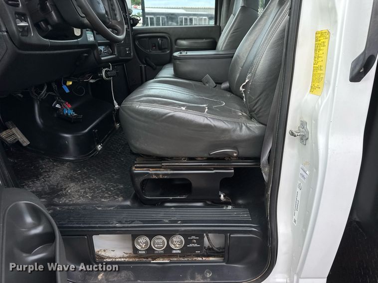 image for item DY0058 2007 GMC C4500 flatbed truck