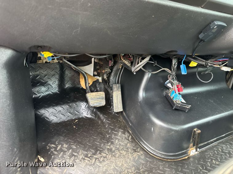 image for item DY0058 2007 GMC C4500 flatbed truck