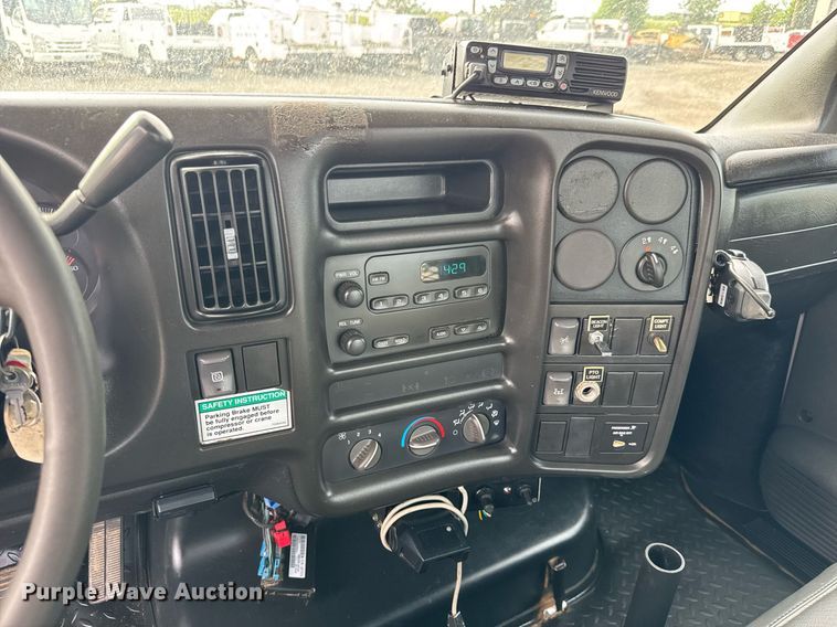 image for item DY0058 2007 GMC C4500 flatbed truck