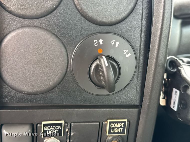 image for item DY0058 2007 GMC C4500 flatbed truck