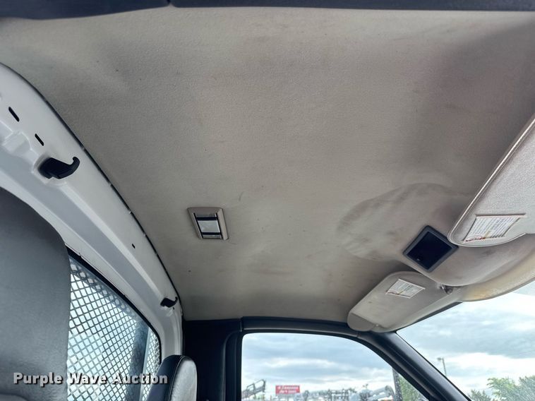 image for item DY0058 2007 GMC C4500 flatbed truck