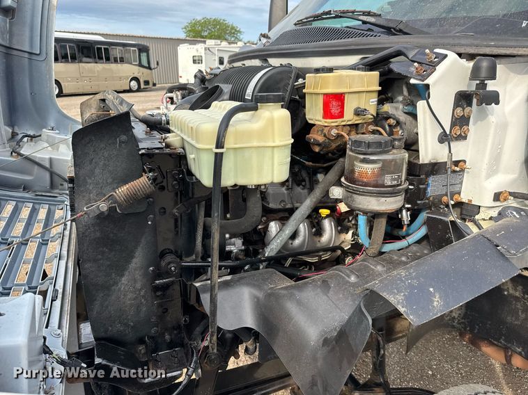 image for item DY0058 2007 GMC C4500 flatbed truck