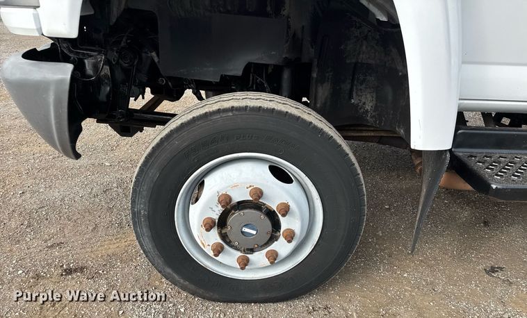 image for item DY0058 2007 GMC C4500 flatbed truck