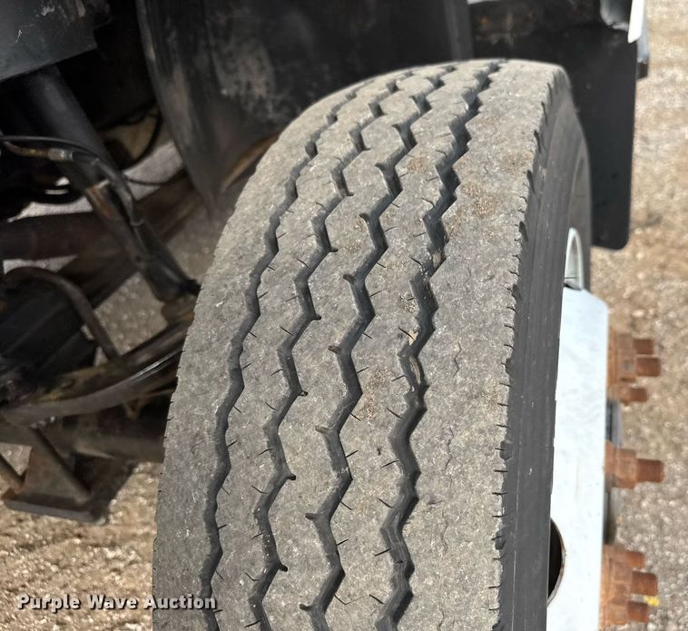 image for item DY0058 2007 GMC C4500 flatbed truck