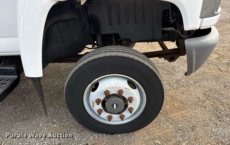 image for item DY0058 2007 GMC C4500 flatbed truck