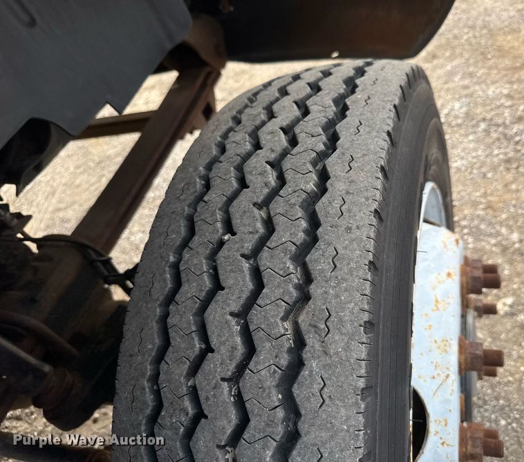 image for item DY0058 2007 GMC C4500 flatbed truck