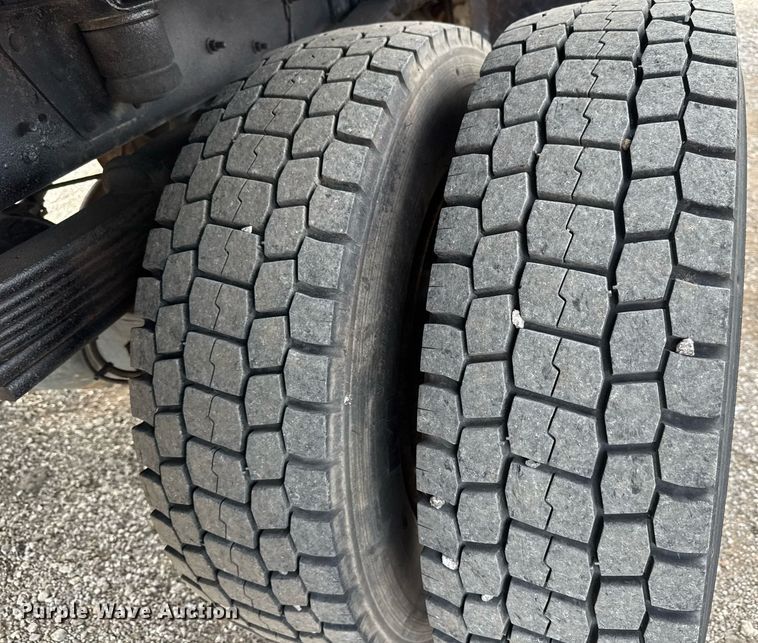 image for item DY0058 2007 GMC C4500 flatbed truck