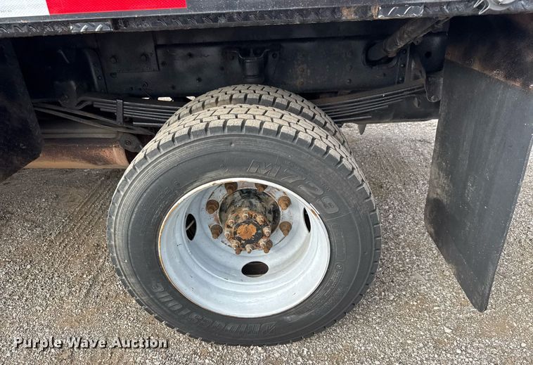 image for item DY0058 2007 GMC C4500 flatbed truck