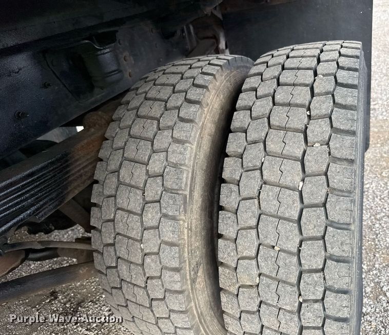 image for item DY0058 2007 GMC C4500 flatbed truck