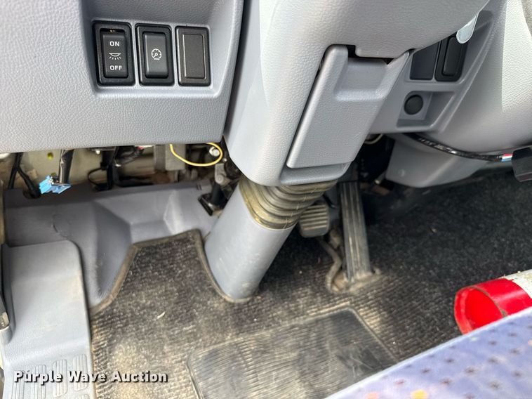 image for item DY0066 2008 Mitsubishi Fuso box truck