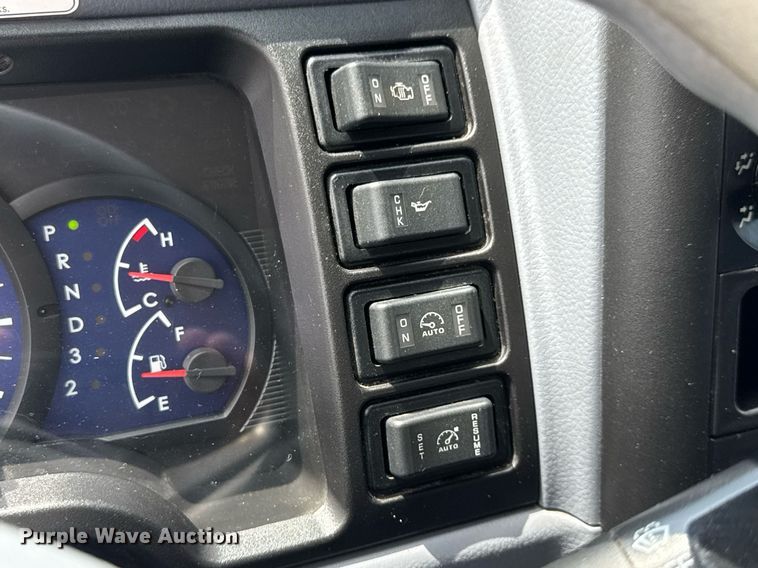 image for item DY0066 2008 Mitsubishi Fuso box truck