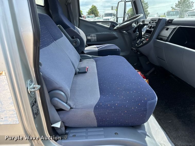 image for item DY0066 2008 Mitsubishi Fuso box truck