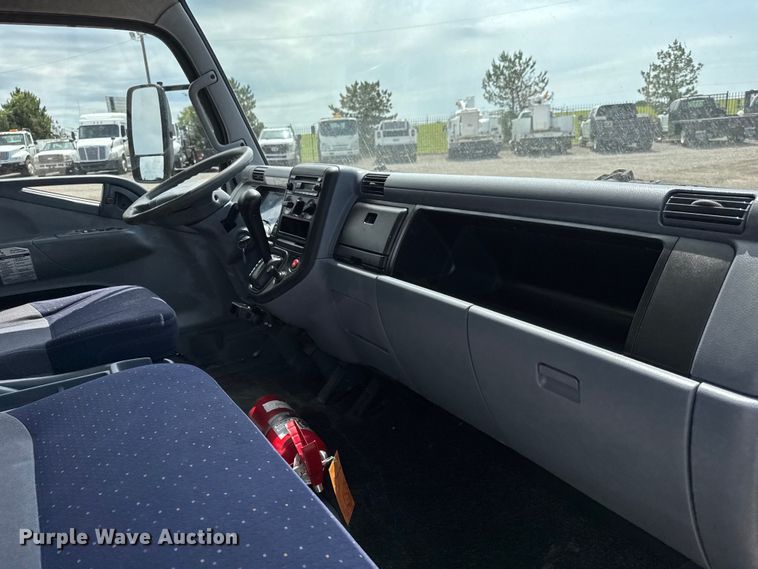 image for item DY0066 2008 Mitsubishi Fuso box truck