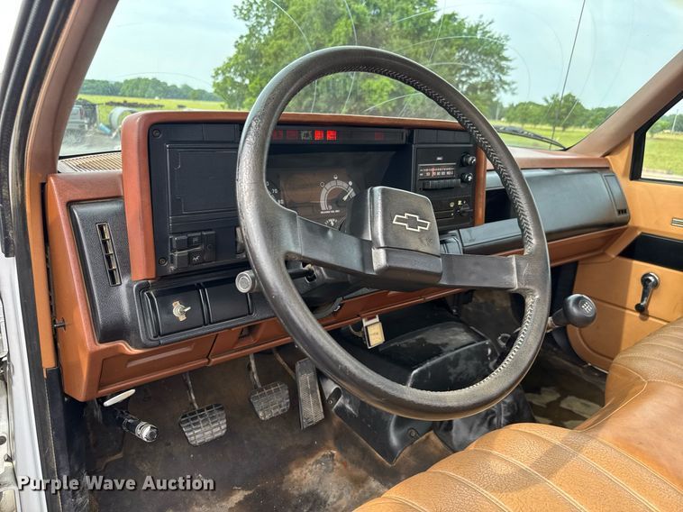 image for item DY0193 1991 Chevrolet Kodiak flatbed truck