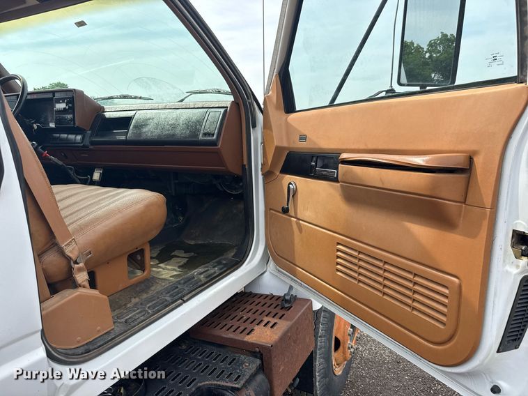 image for item DY0193 1991 Chevrolet Kodiak flatbed truck